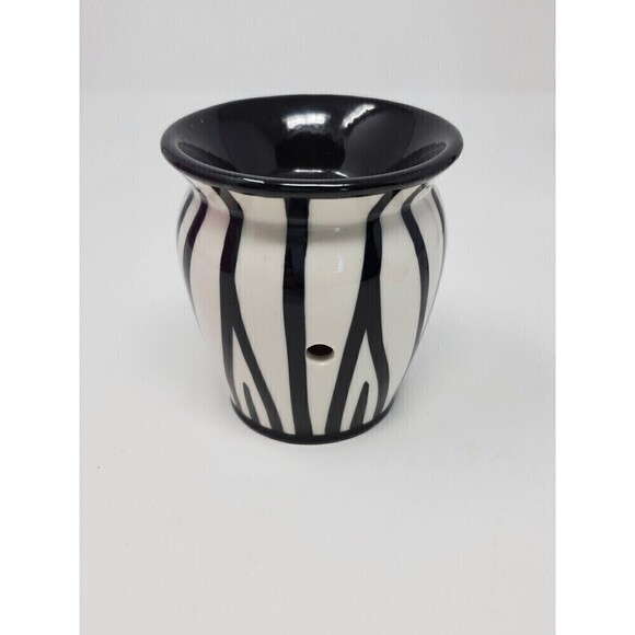 SCENTSY RETIRED ZEBRA MINI PLUG IN WARMER ORIGINAL BOX BLACK & WHITE SAFARI - Picture 3 of 16